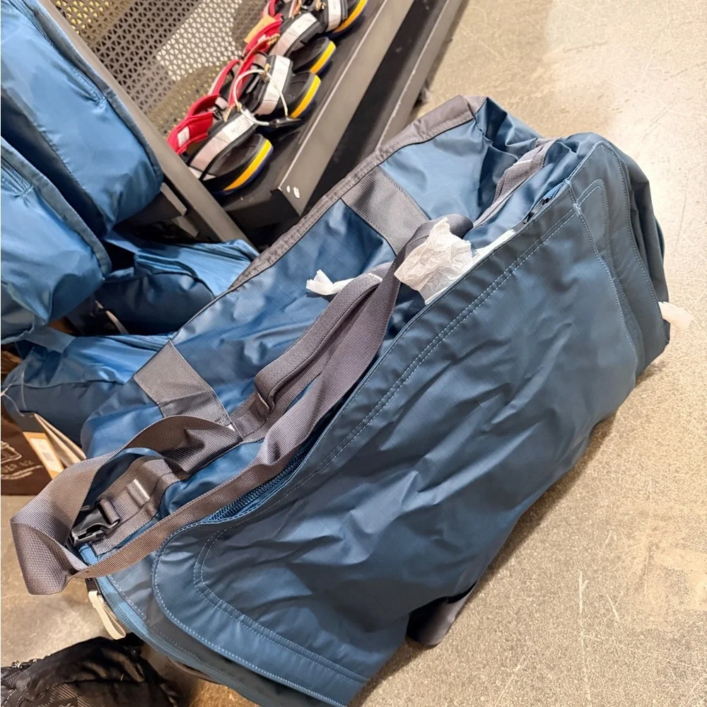NWT! NEW! The North Face Base Camp Voyage Duffle Backpack -62L Blue Grey Multi